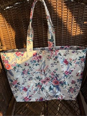 Vera Bradley City Shopper Plastic Tote  in Hummingbird Park Pattern 20" x 14"